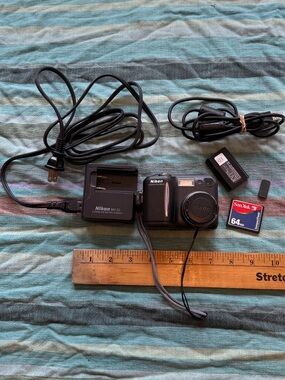 Nikon Coolpix E885 Vintage Y2K Point and Shoot Digital Camera